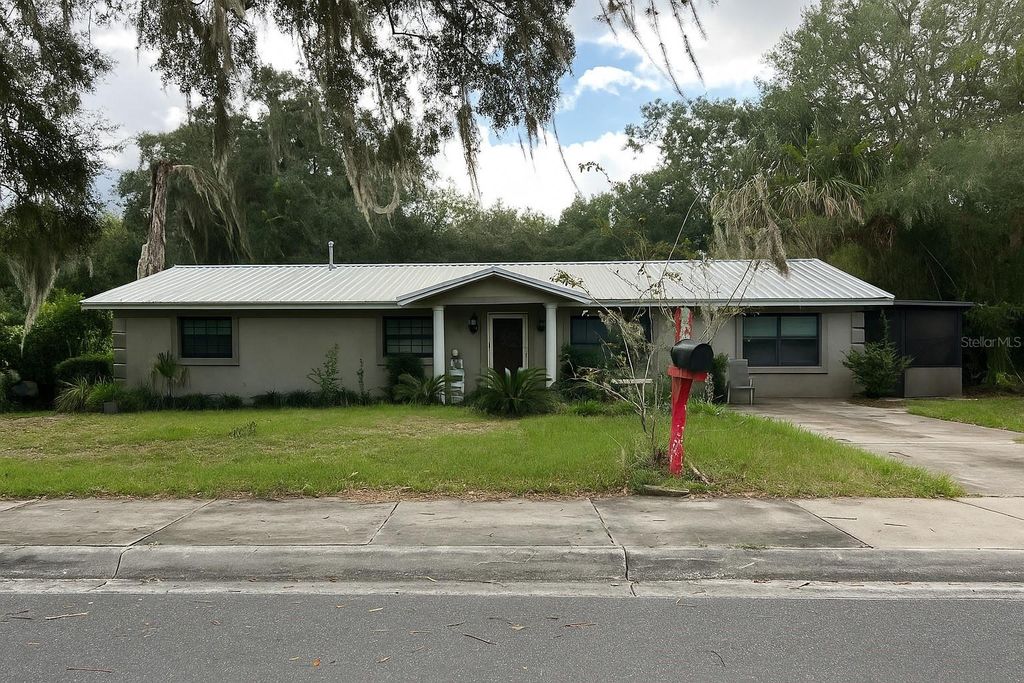Photo of 1315 SE 12th Avenue, Gainesville, FL 32641 (MLS # GC534620)