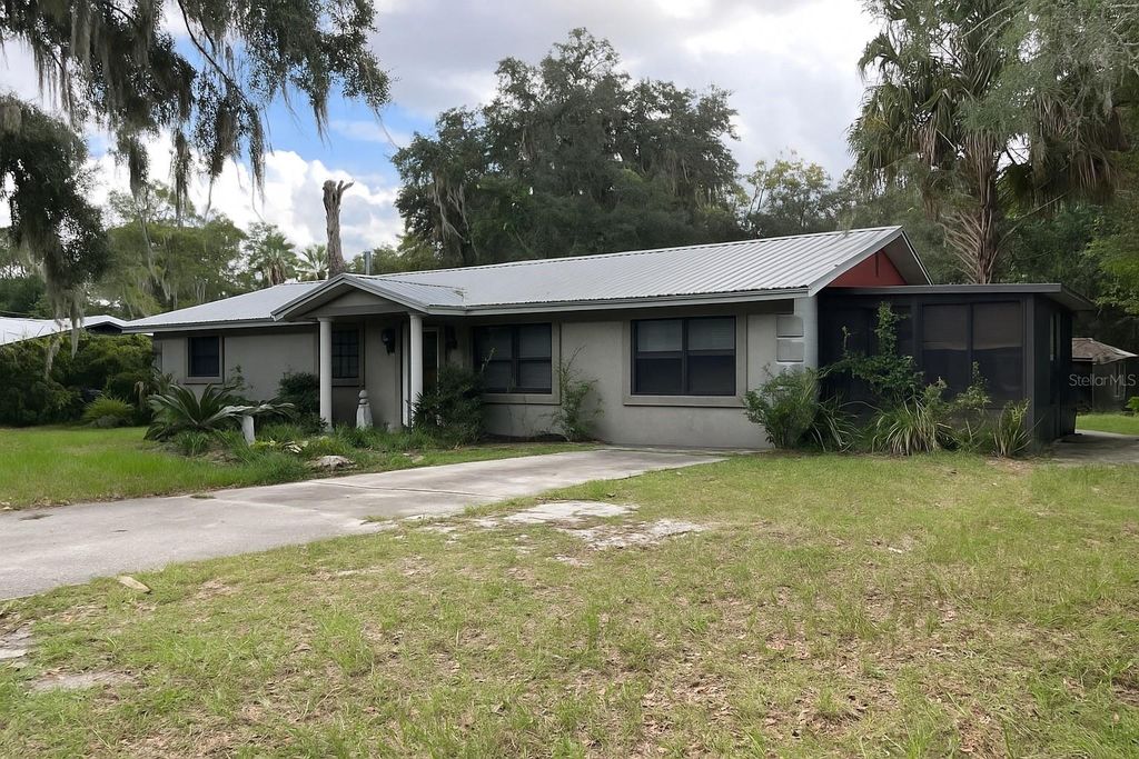 Photo of 1315 SE 12th Avenue, Gainesville, FL 32641 (MLS # GC534620)