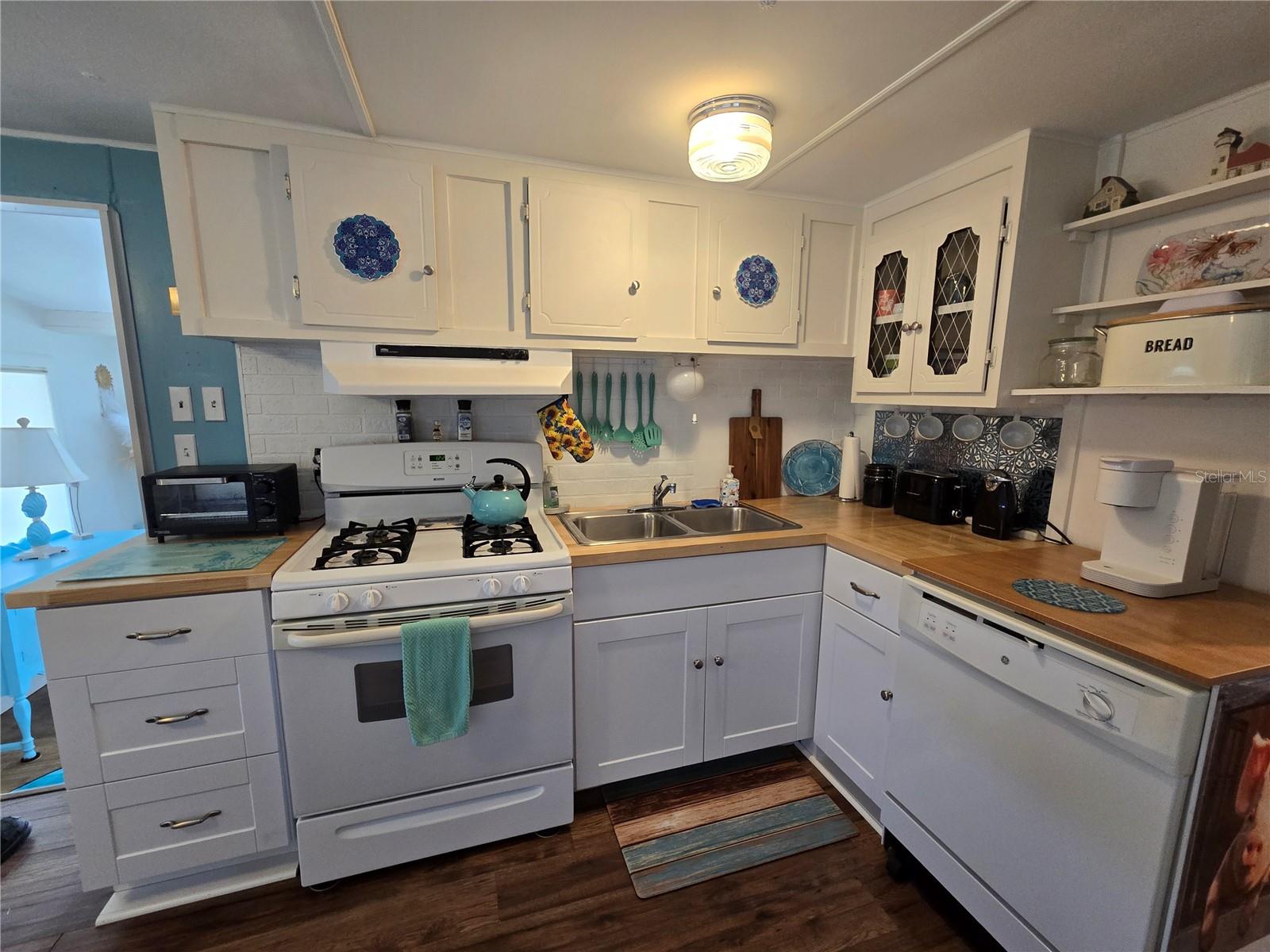 HOLIDAY TRAVEL PARK - Residential