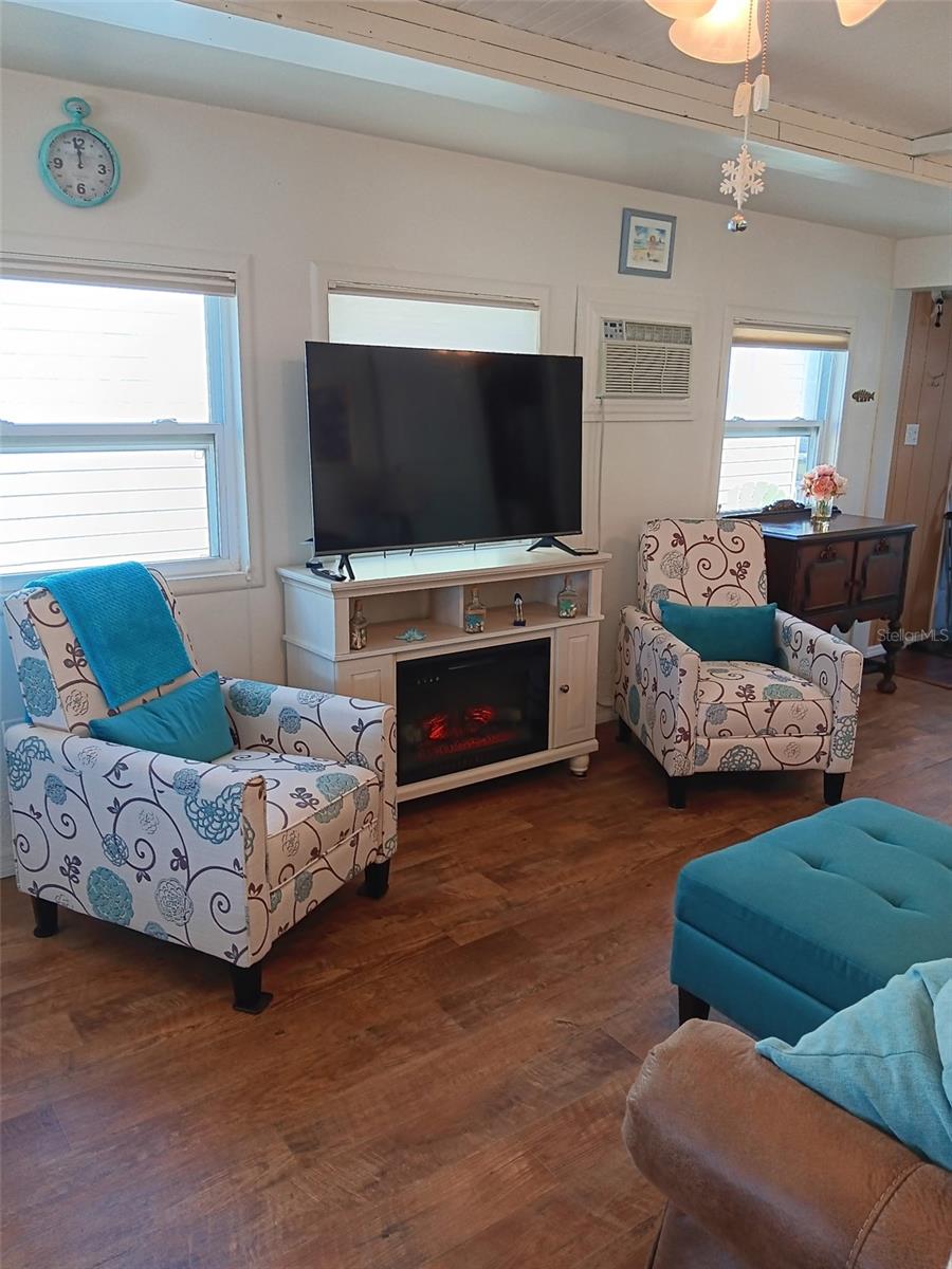 HOLIDAY TRAVEL PARK - Residential