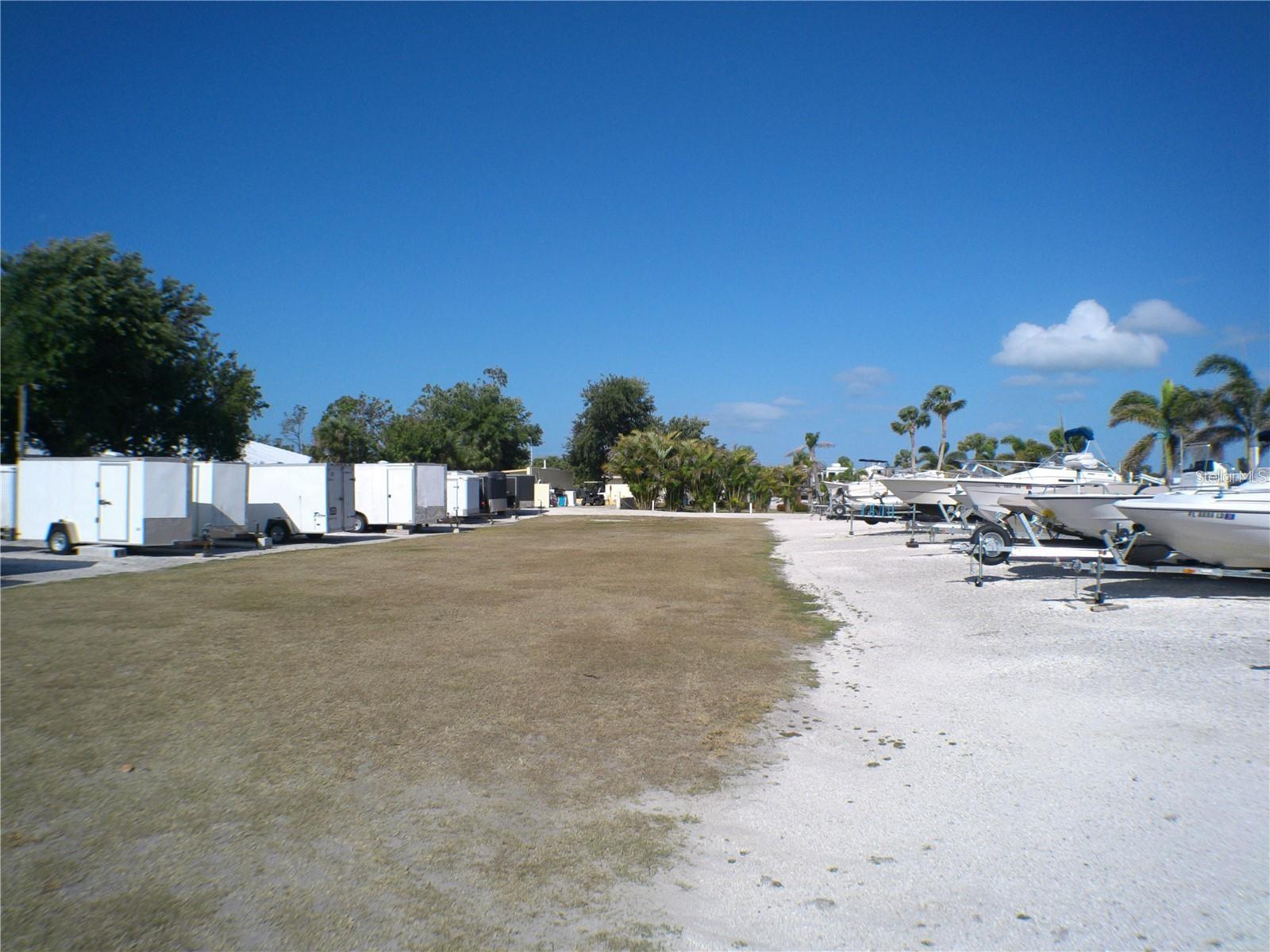 HOLIDAY TRAVEL PARK - Residential