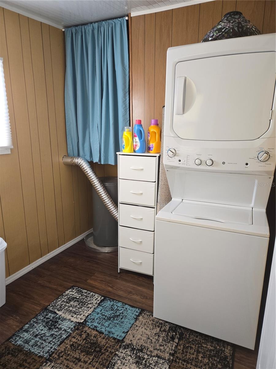 HOLIDAY TRAVEL PARK - Residential