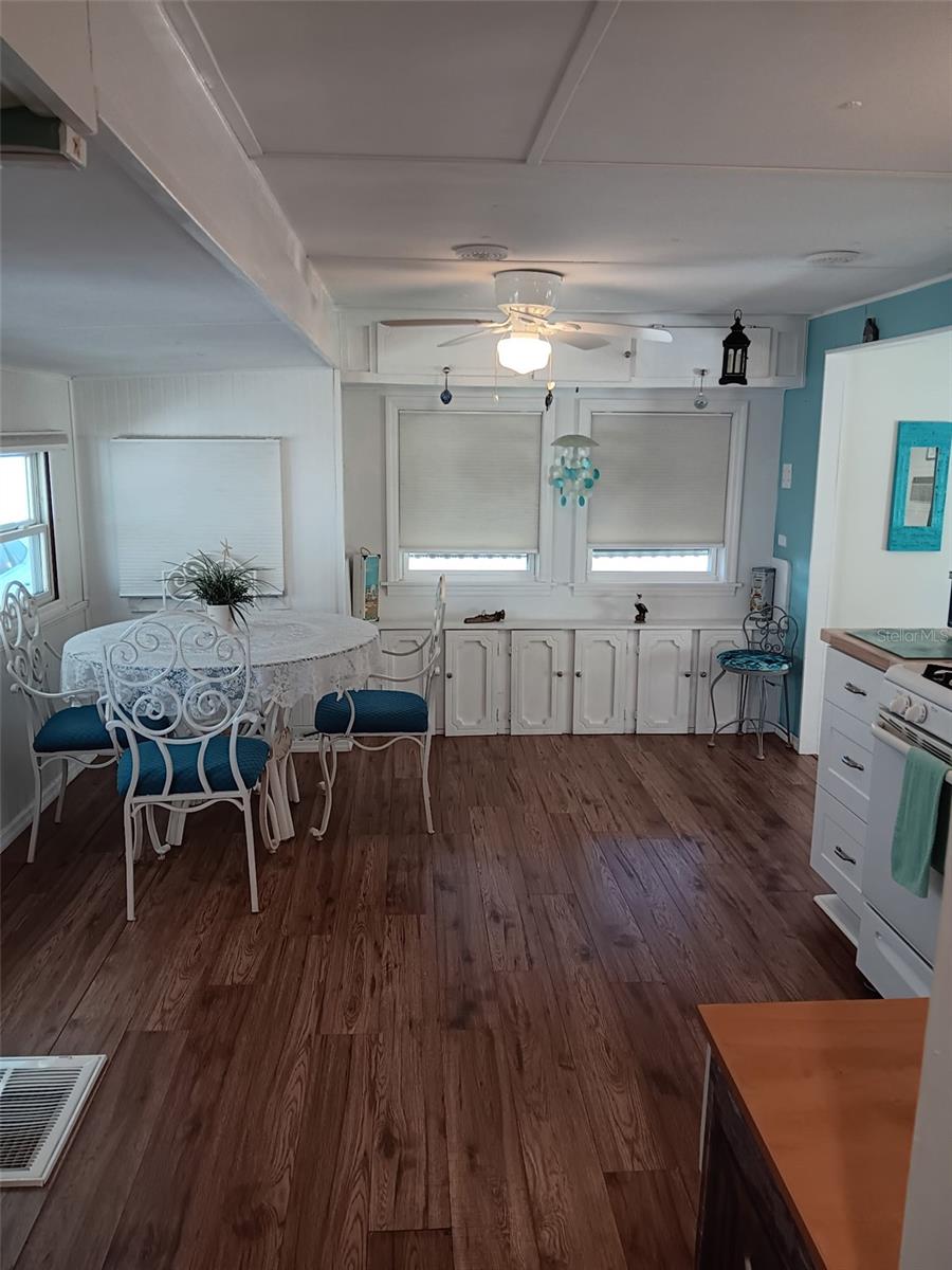 HOLIDAY TRAVEL PARK - Residential