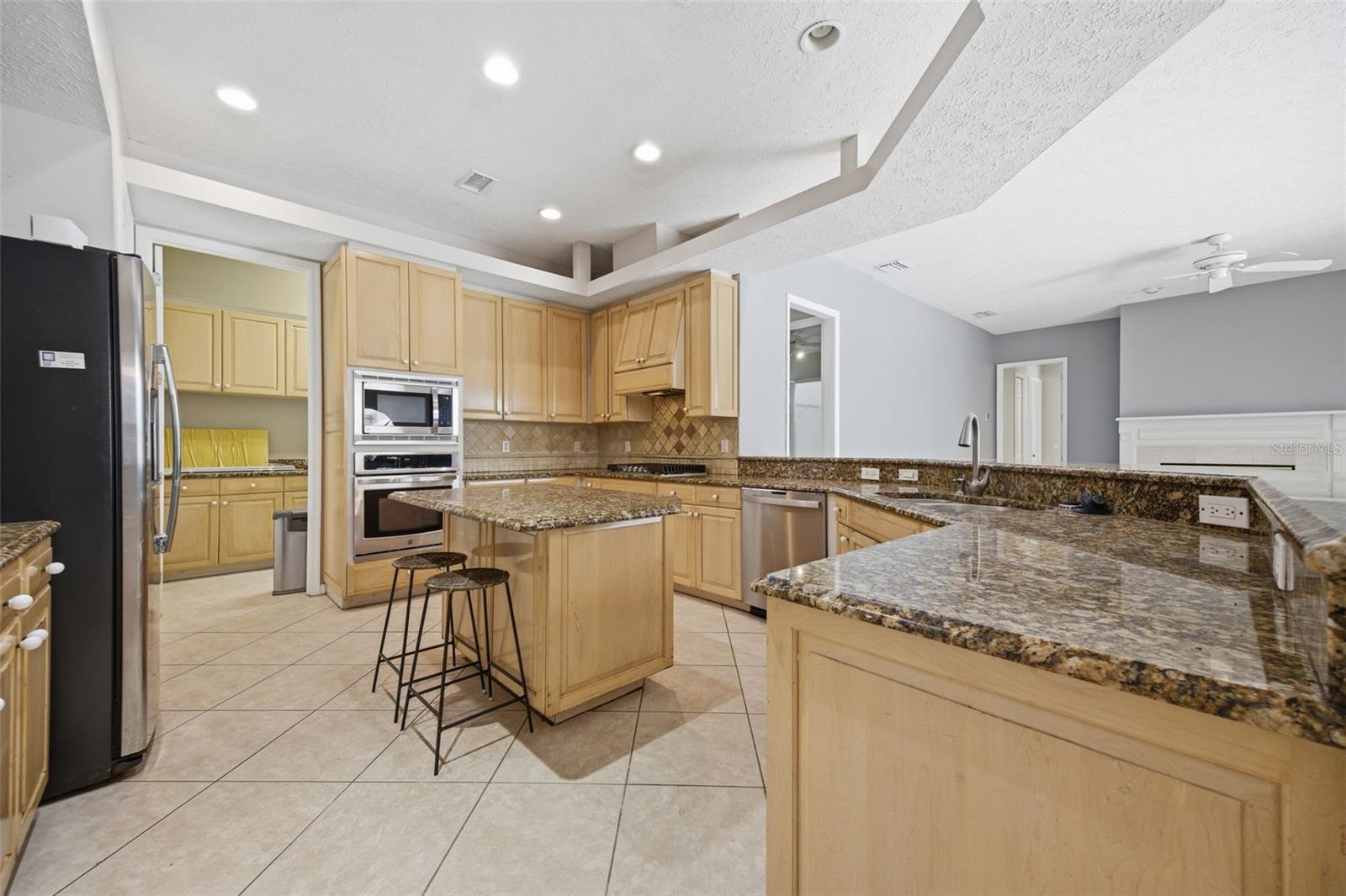 CHEVAL POLO & GOLF CL PHAS - Residential