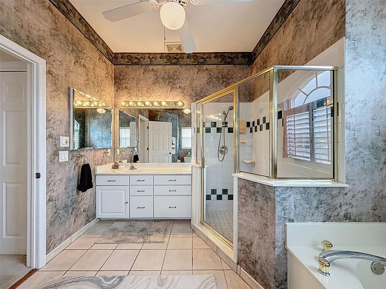 CYPRESS LAKES - Residential