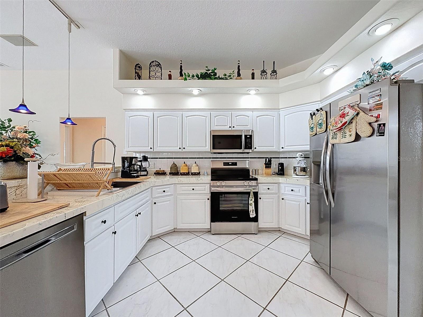 CYPRESS LAKES - Residential