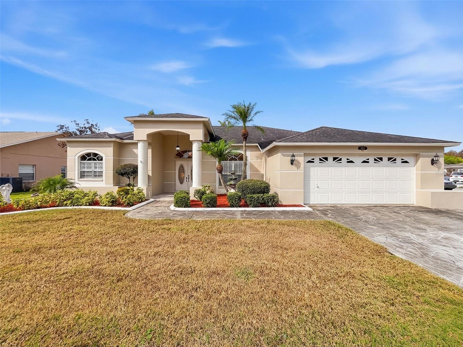 CYPRESS LAKES - Residential