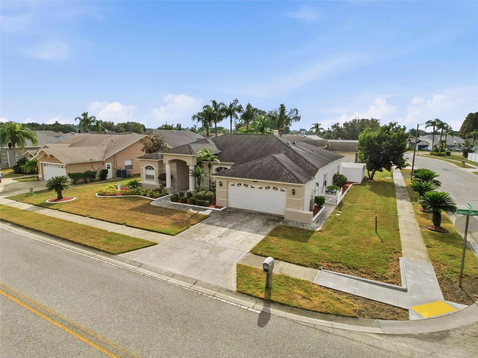 CYPRESS LAKES - Residential