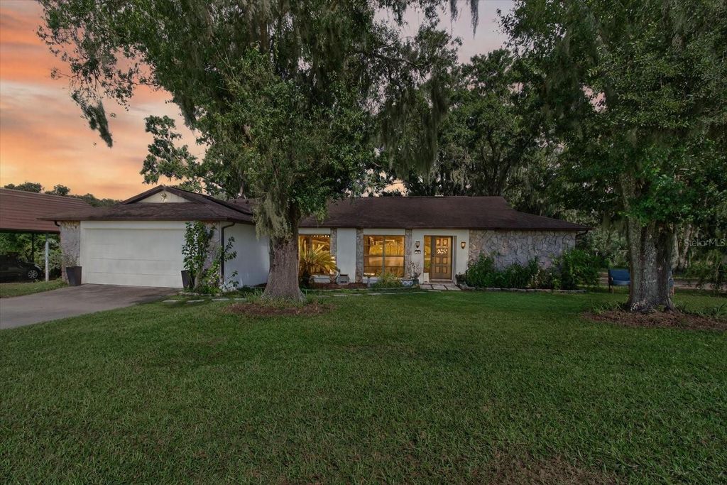 Photo of 1704 Streetman Acre Lane, Lithia, FL 33547 (MLS # TB8432715)