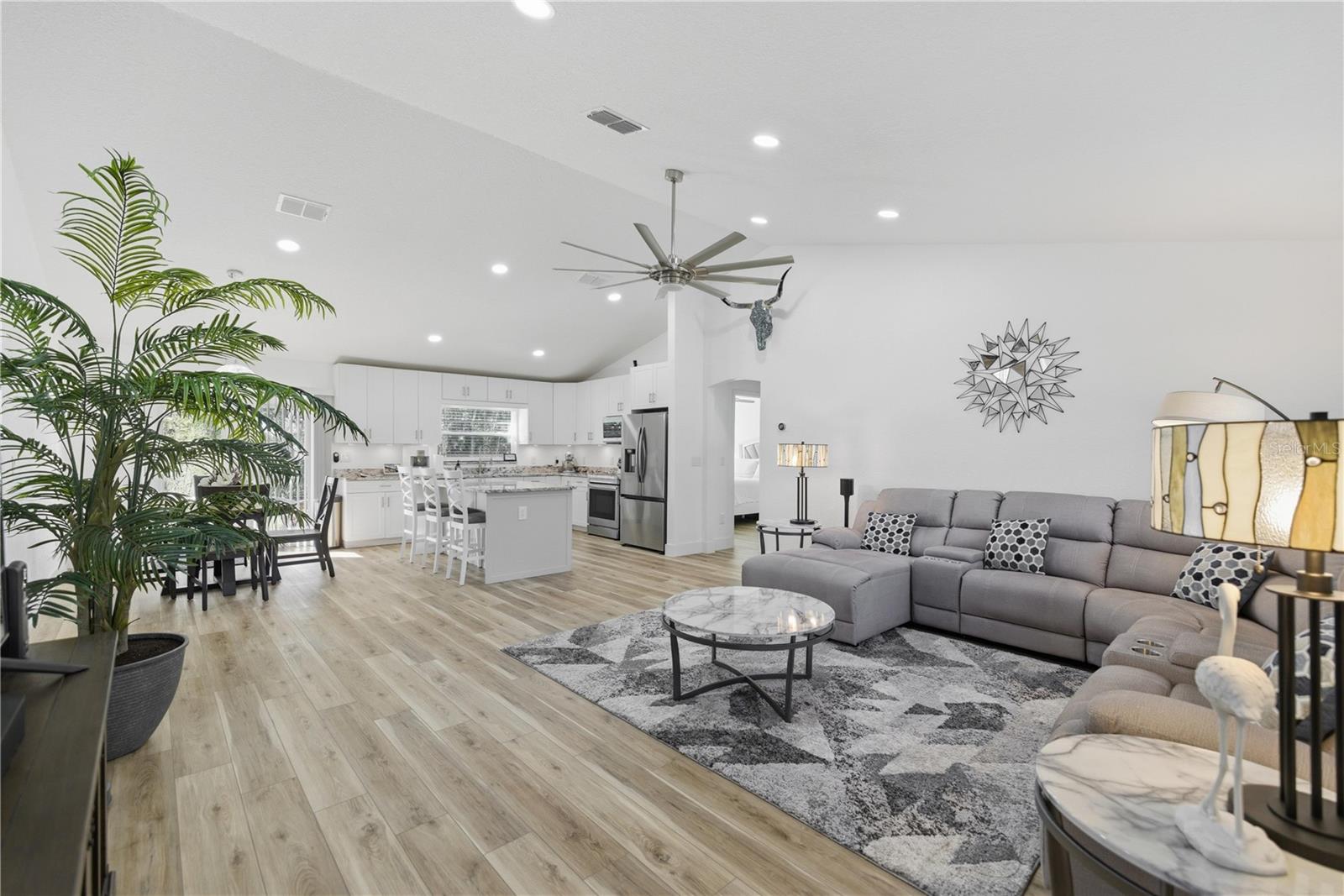 MARION OAKS UN SEVEN - Residential