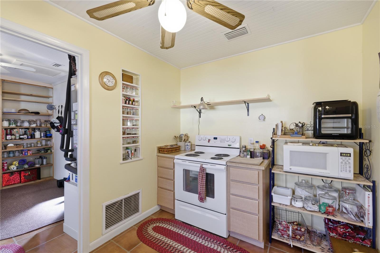 MEADOW RIDGE MOBIL HOMESITES - Residential