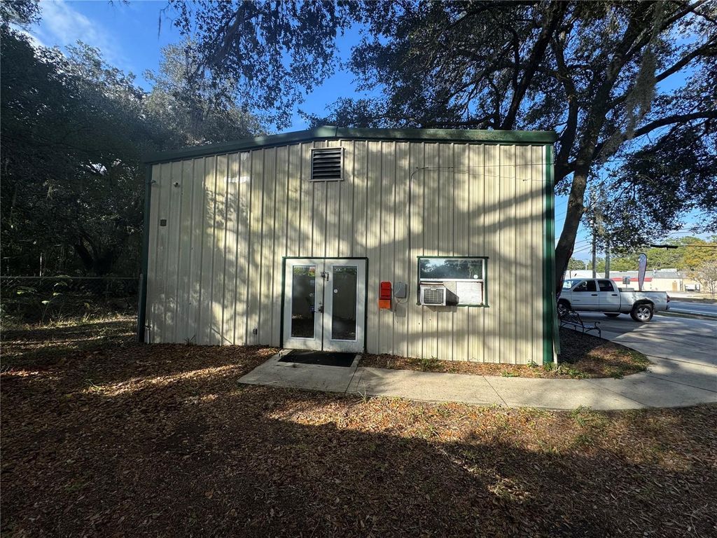Photo of 15050 NE Us Highway 301, Waldo, FL 32694 (MLS # GC536146)