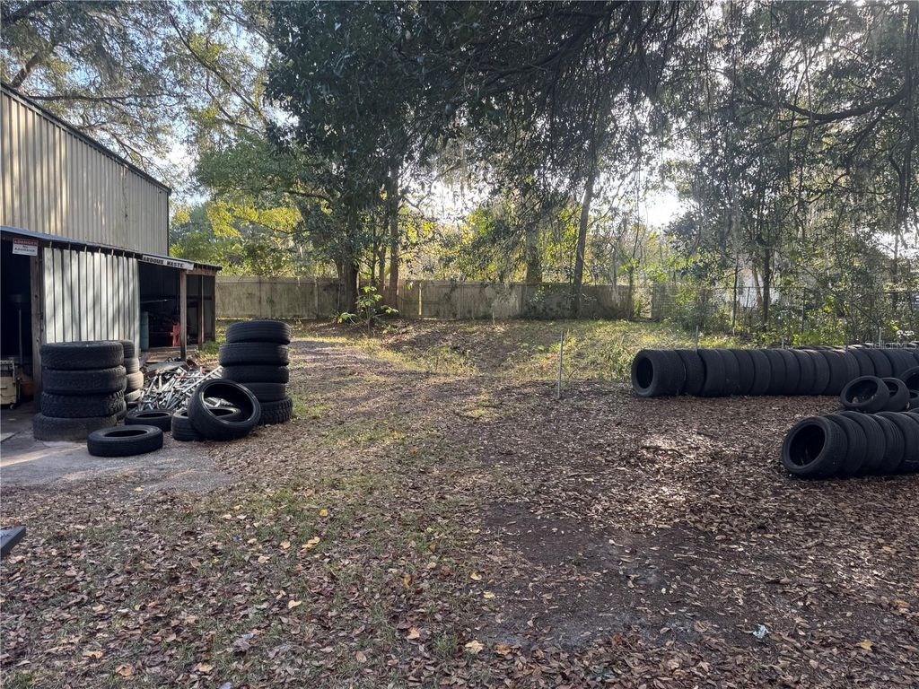 Photo of 15050 NE Us Highway 301, Waldo, FL 32694 (MLS # GC536146)