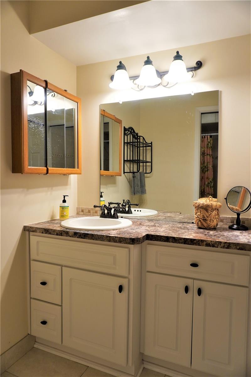 TAHITIAN GARDENS CONDO - Residential Lease