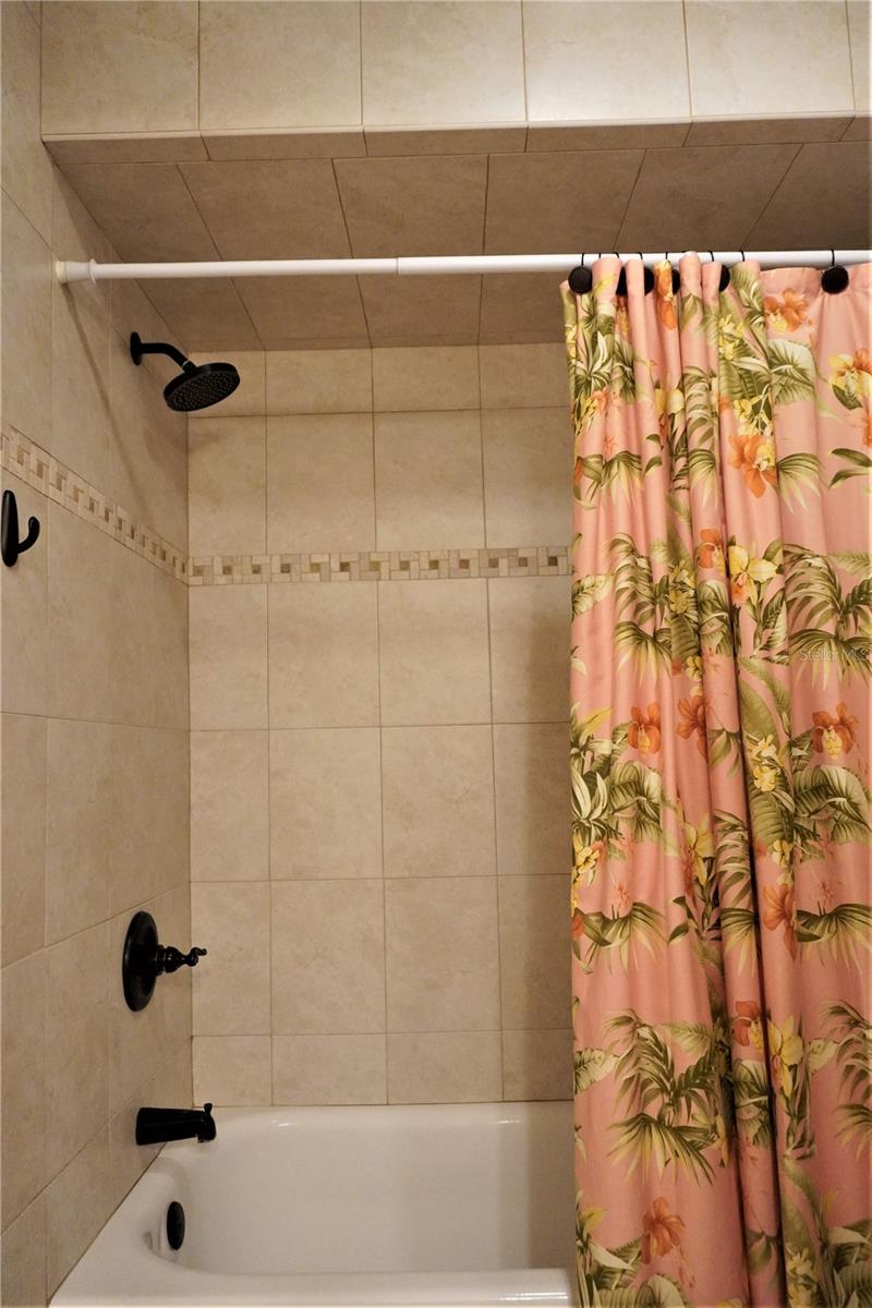 TAHITIAN GARDENS CONDO - Residential Lease