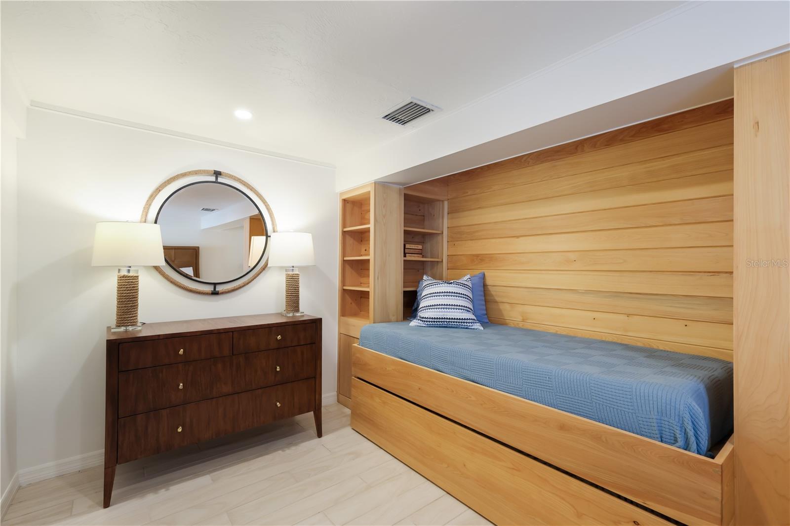 HARBOR DRIVE WATERWAYS - Residential