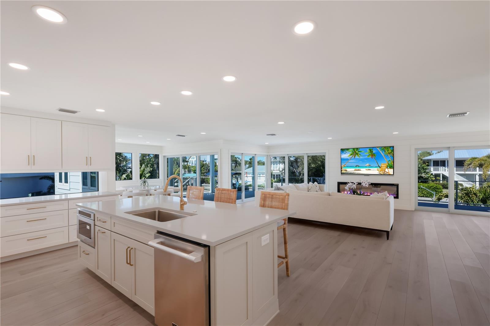 HARBOR DRIVE WATERWAYS - Residential