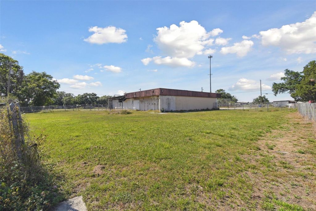 Photo of 2501 Medulla Road, Plant City, FL 33566 (MLS # TB8367953)