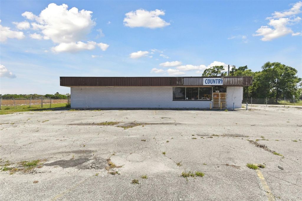 Photo of 2501 Medulla Road, Plant City, FL 33566 (MLS # TB8367953)