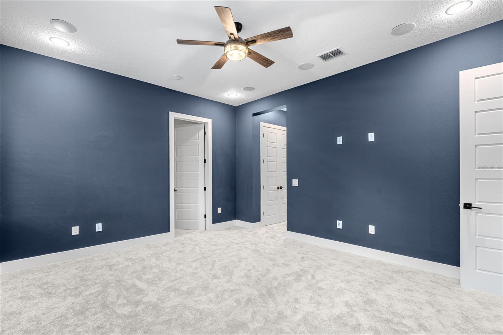 HEATHROW COUNTRY ESTATE - Residential