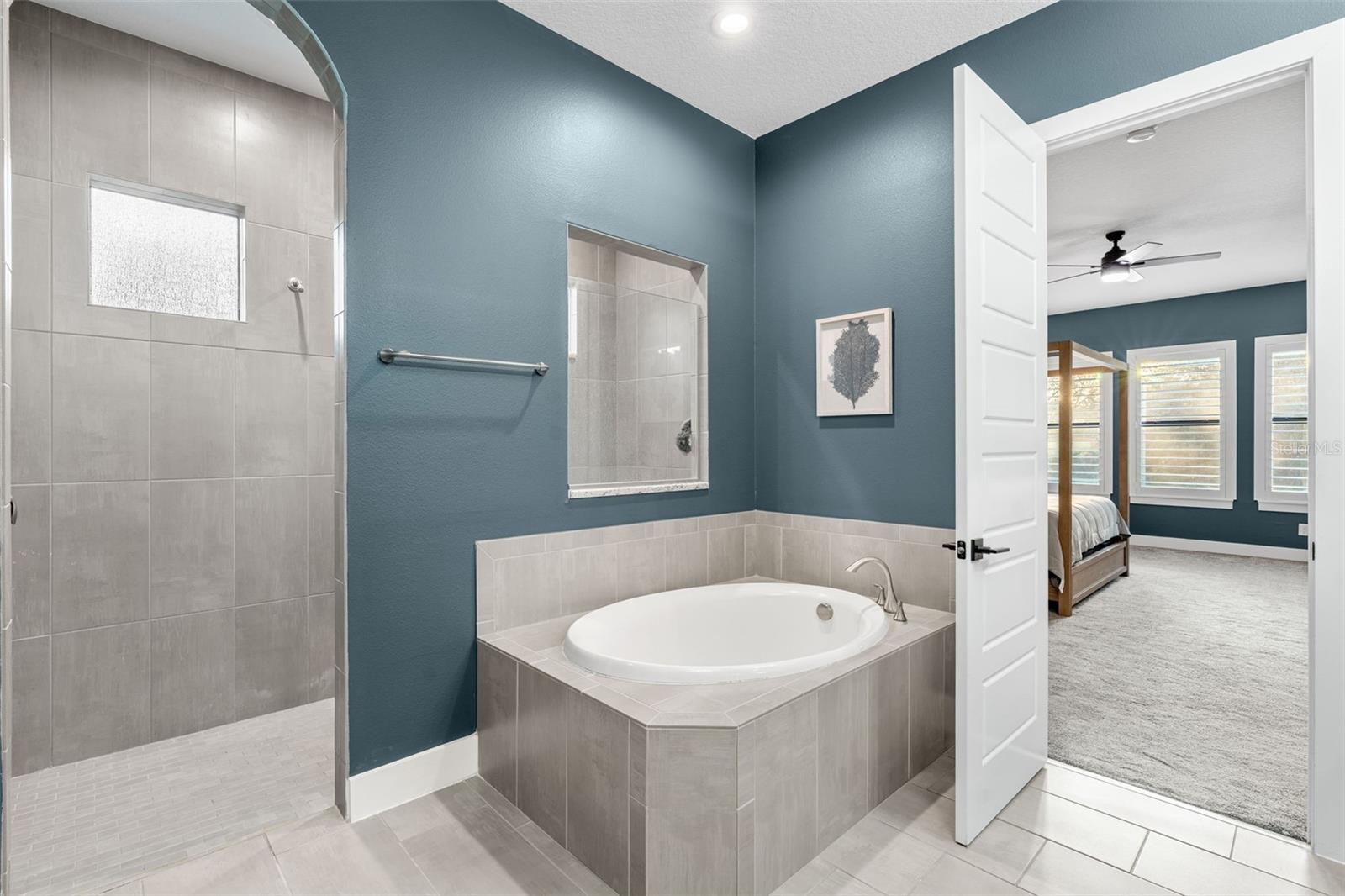 HEATHROW COUNTRY ESTATE - Residential