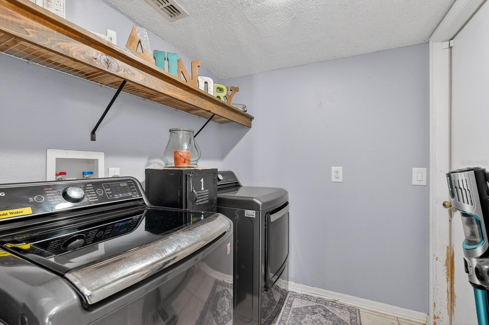 DELTONA LAKES UNIT 04 - Residential