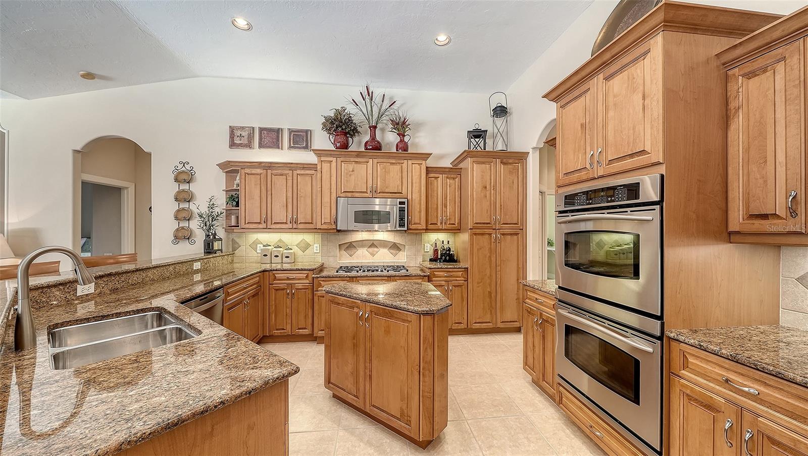 LAKEWOOD RANCH COUNTRY CLUB - Residential