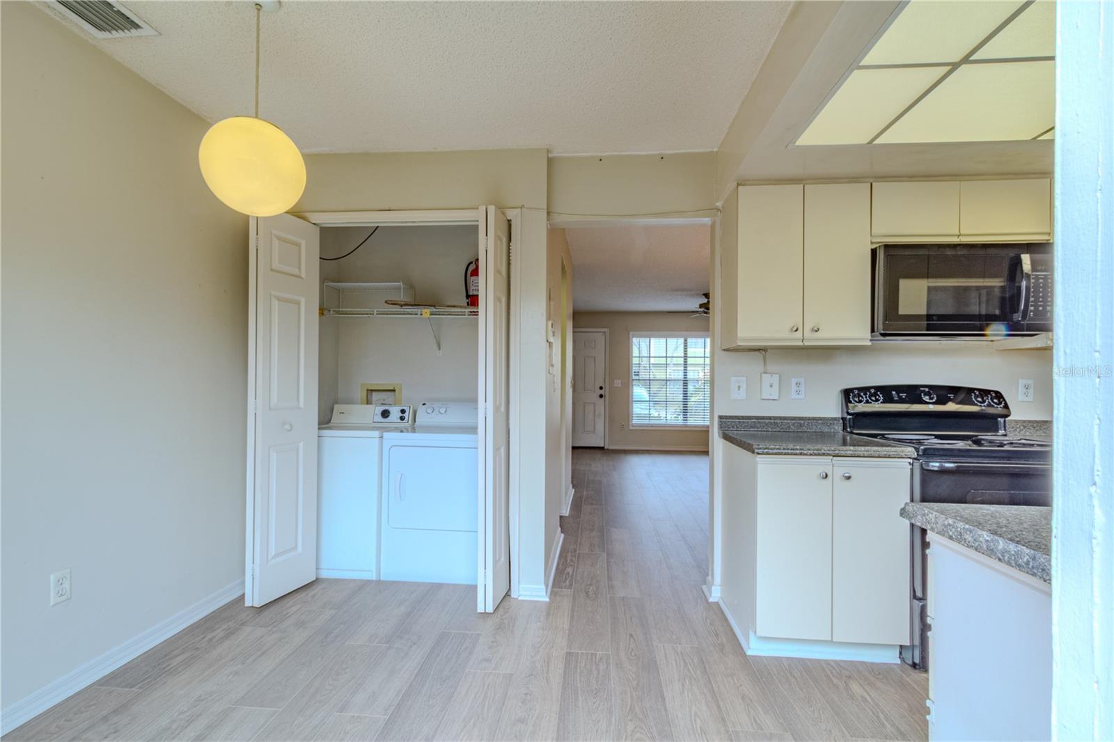 HIDDEN OAKS CONDO PH 08 - Residential