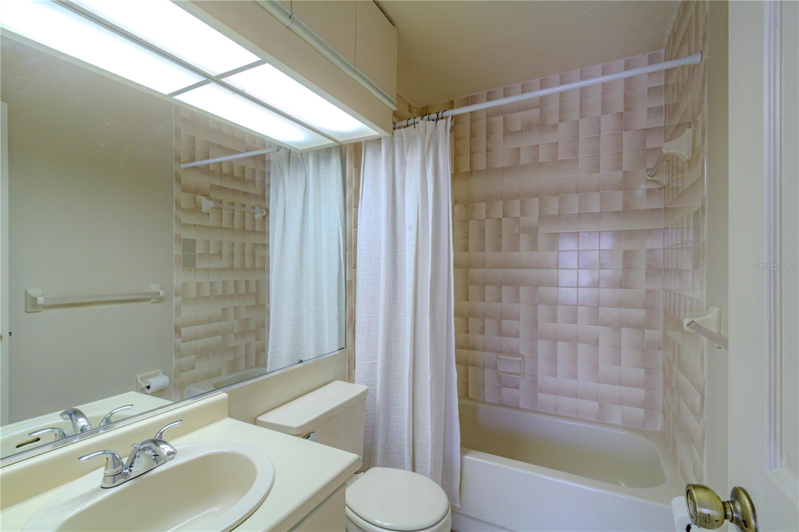 HIDDEN OAKS CONDO PH 08 - Residential