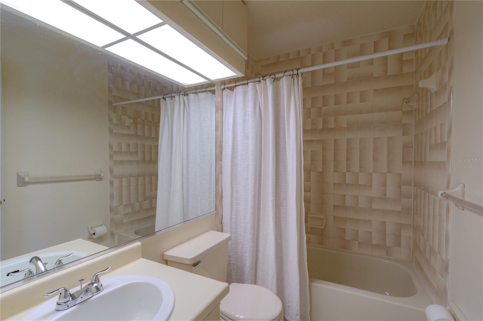 HIDDEN OAKS CONDO PH 08 - Residential