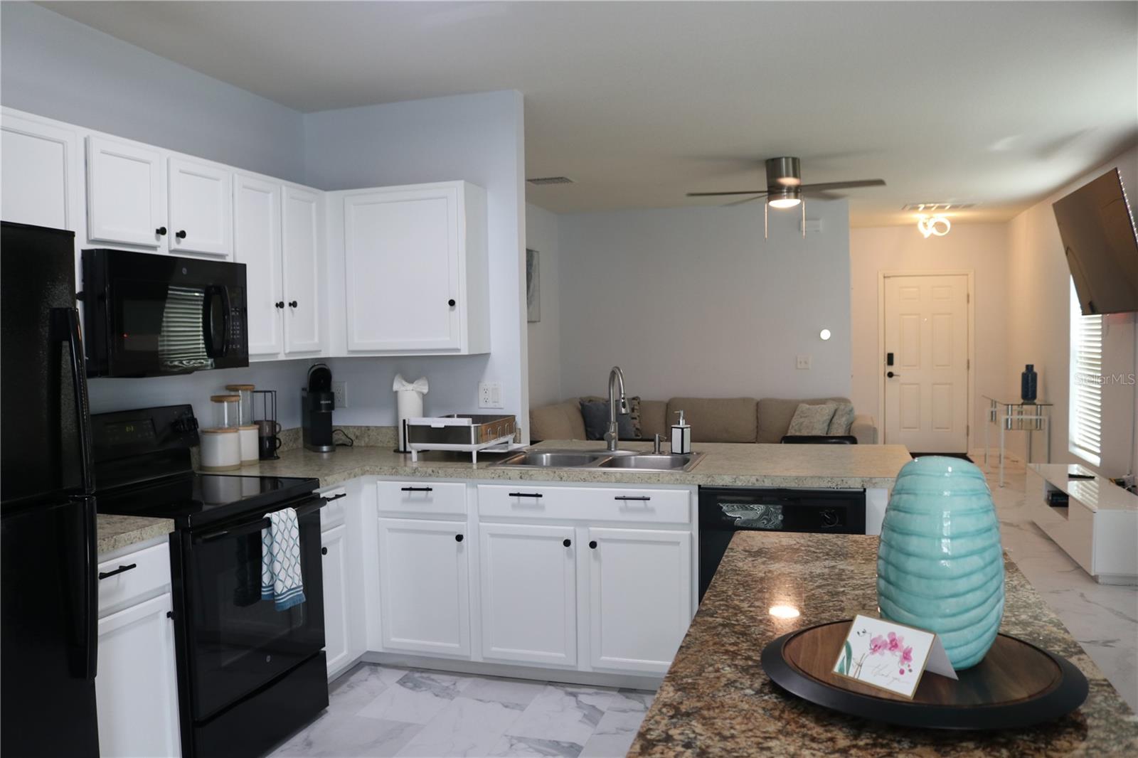 CARRIAGE PTE SOUTH PH 2C 2 - Residential Lease