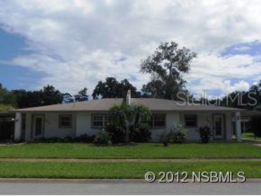 Great Duplex. Live in one unit and rent the other. Each unit has 2 bedrooms, 2 bathrooms, living room, kitchen, dining room, utility area, and carport. The duplex has new carpet, and fresh paint on the inside. Each unit has an enclosed porch in the back. The yard is shared by both unit. Perfect opportunity for some rental income. ;Water: City