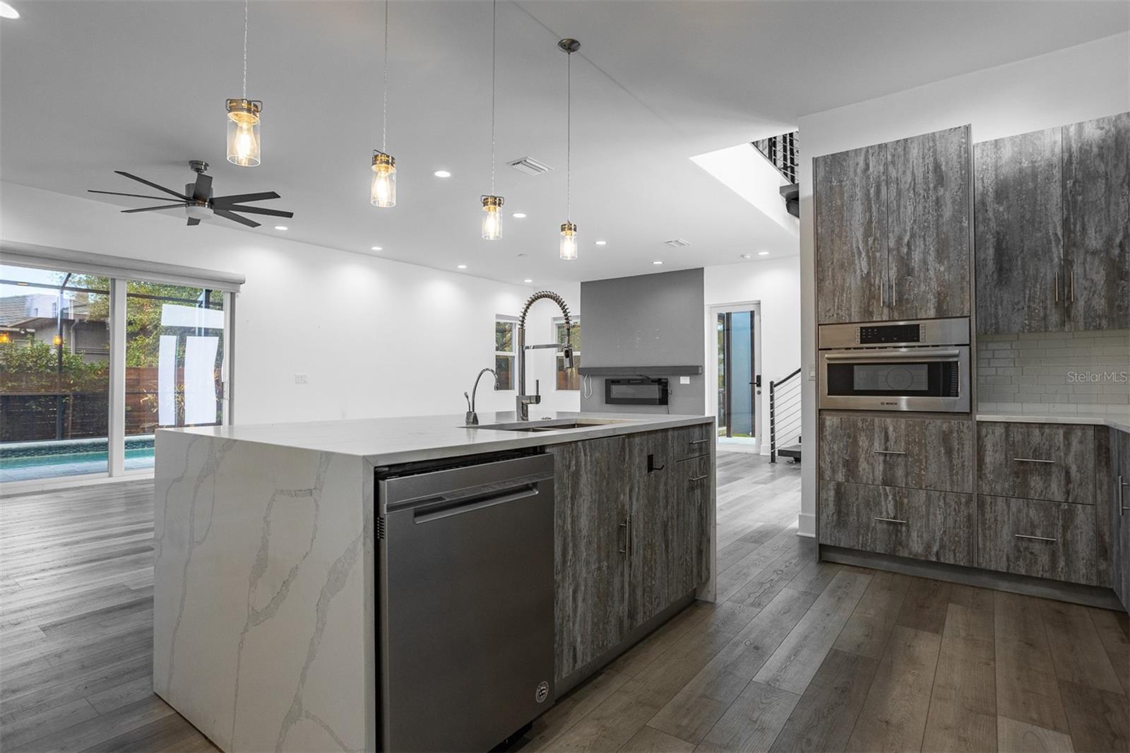 2700 N MYRTLE AVENUE