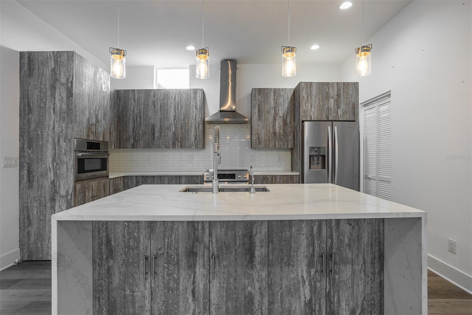 2700 N MYRTLE AVENUE