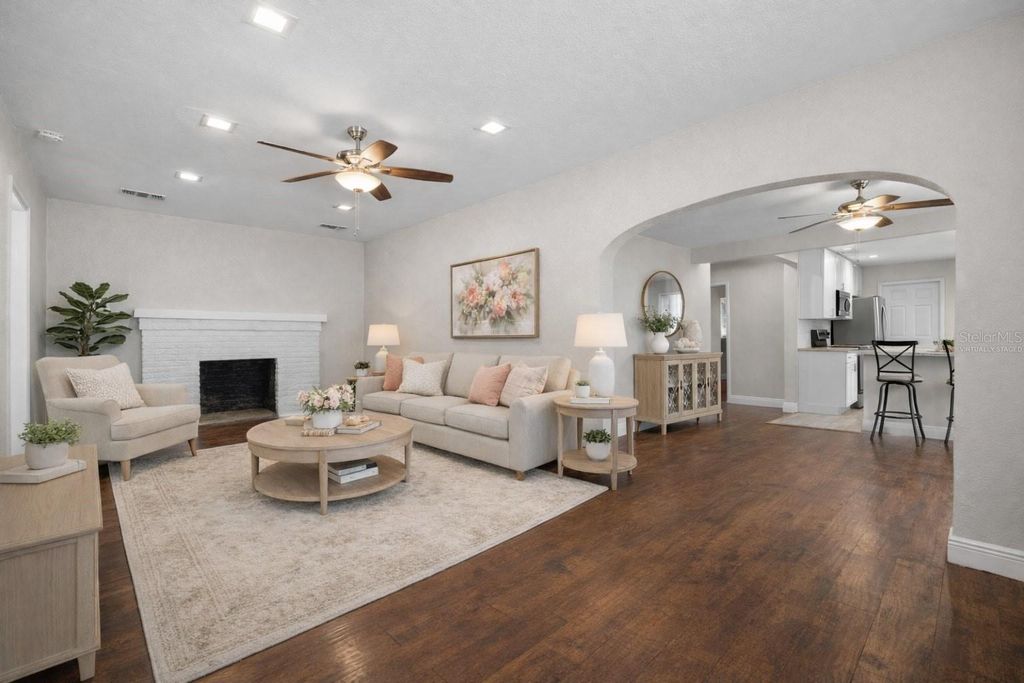 Photo of 203 W Emma Street, Tampa, FL 33603 (MLS # TB8462968)