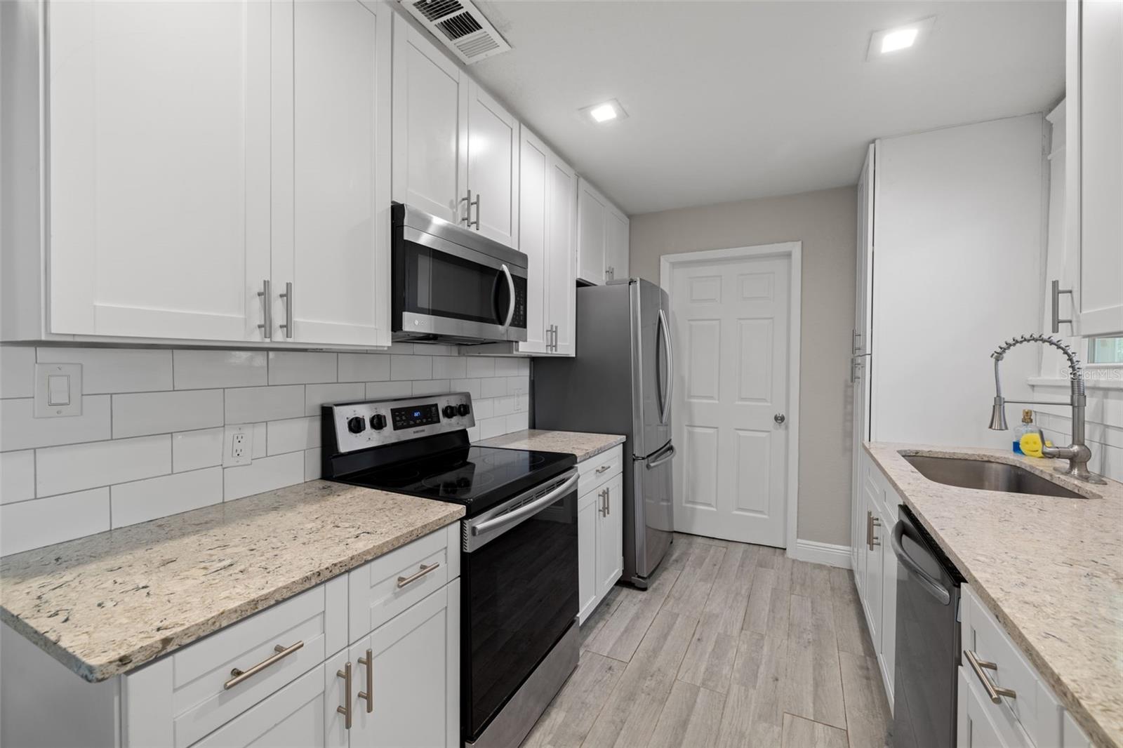 MEADOWBROOK - Residential