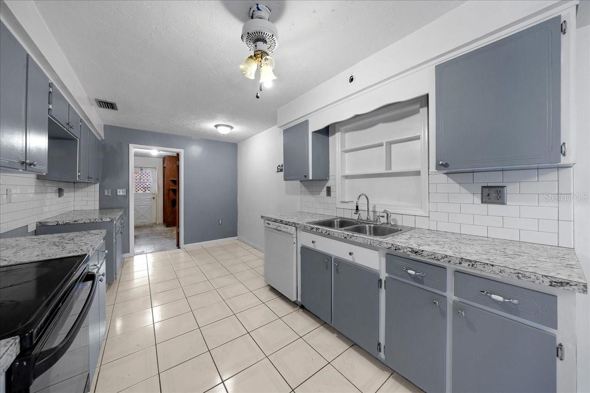 BEVERLY HILLS UNIT 05 - Residential