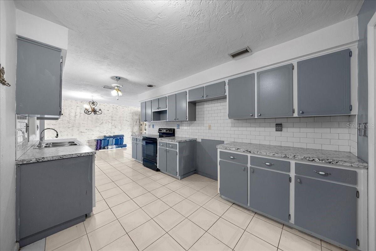 BEVERLY HILLS UNIT 05 - Residential