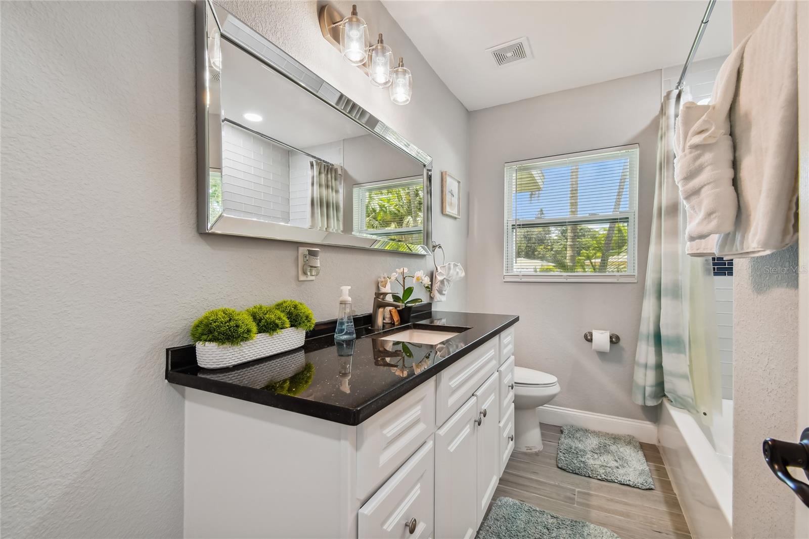 LAKEWOOD ESTATES SEC C - Residential Lease