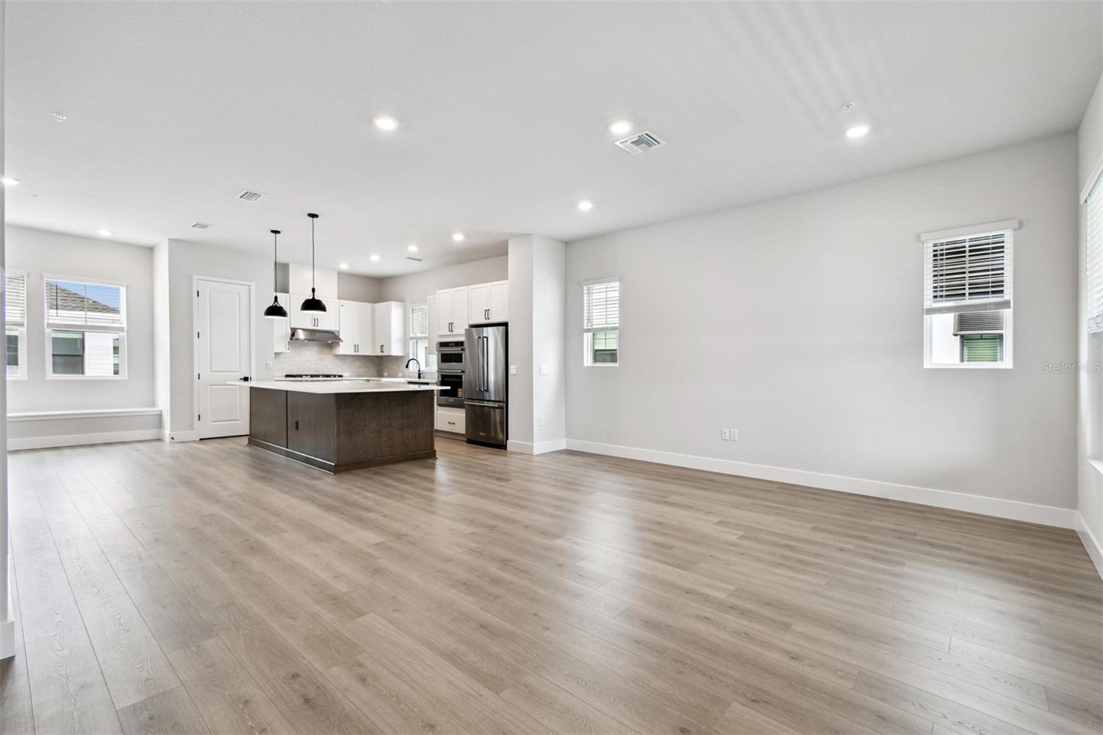 EMERALD LANDING AT WATERSIDE - Residential