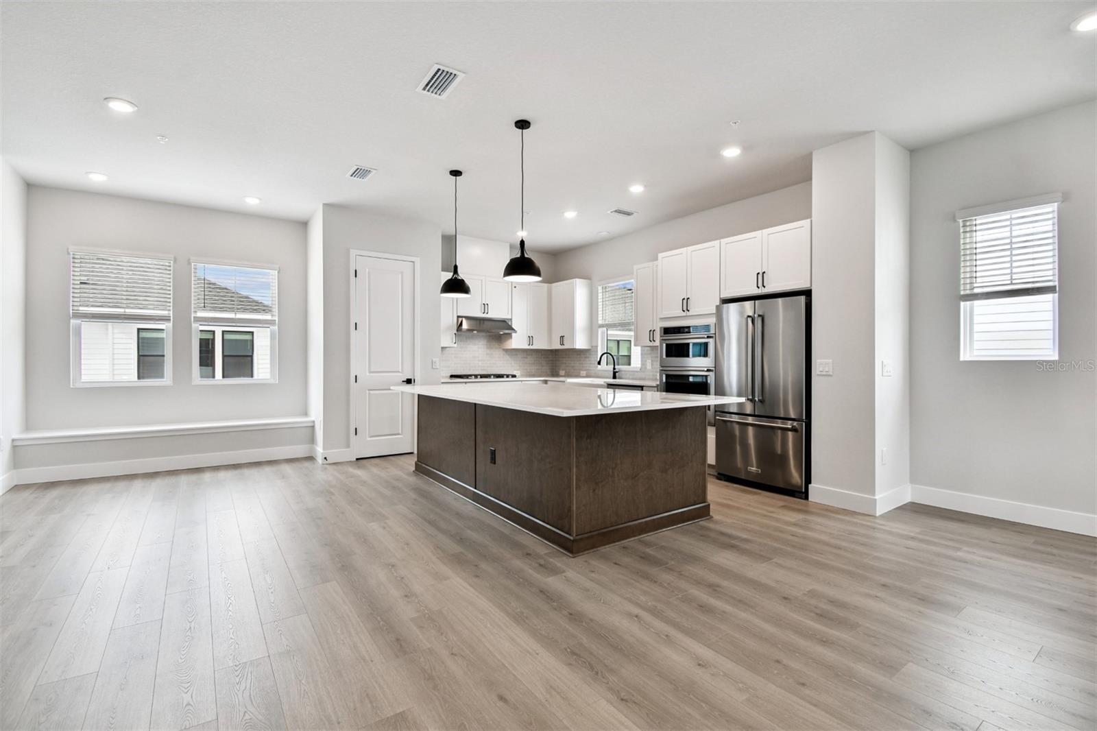 EMERALD LANDING AT WATERSIDE - Residential