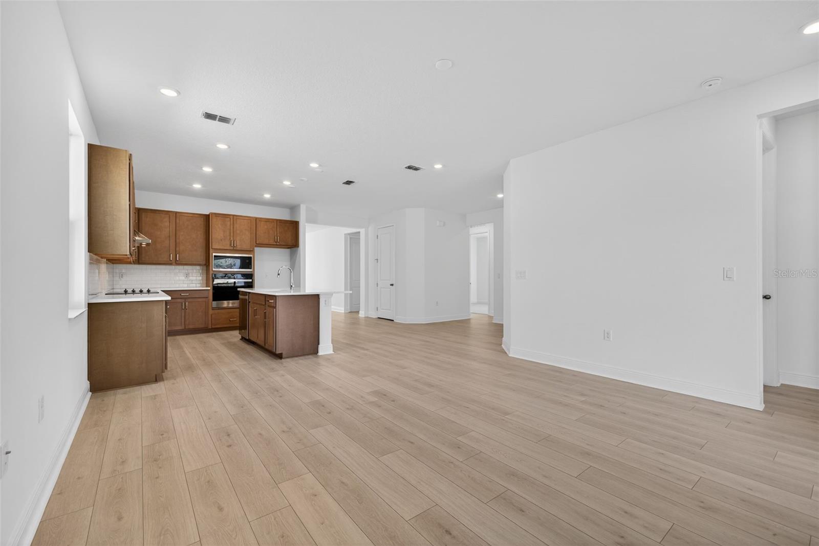 RESERVES AT HAMMOCK OAKS - Residential