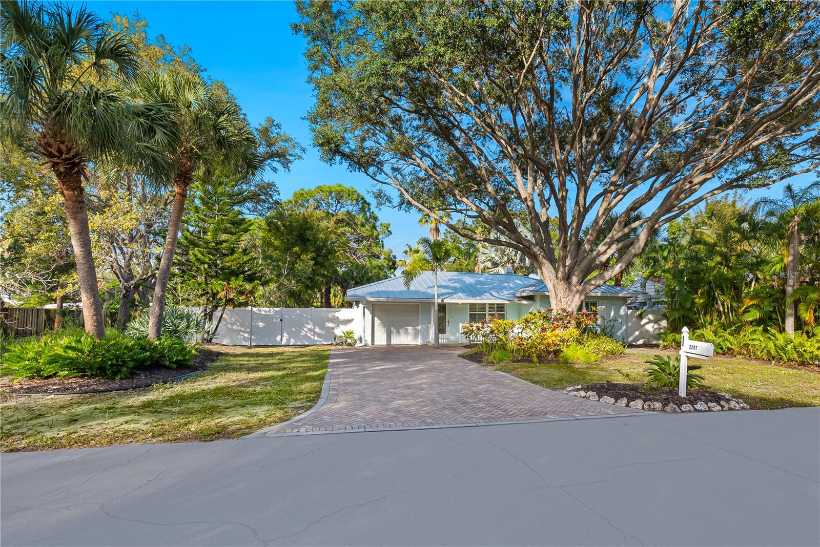 GREENWICH - Residential Lease