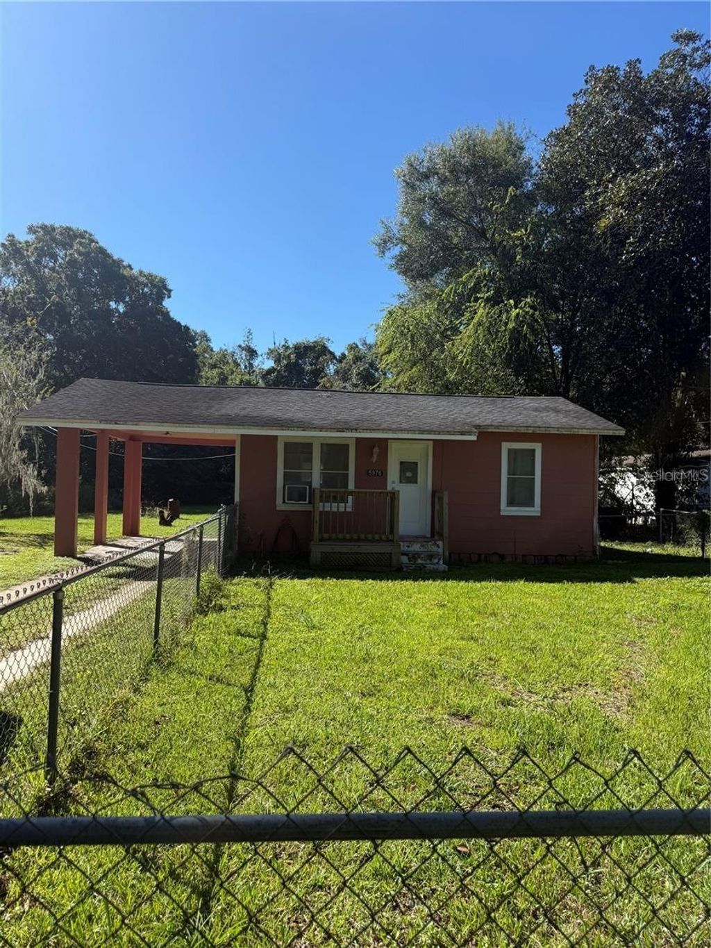 Photo of 5976 SE 115th Street, Belleview, FL 34420 (MLS # OM724934)