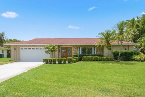 Photo of 900 Mainsail Way, Palm Harbor, FL 34685 (MLS # TB8521834)
