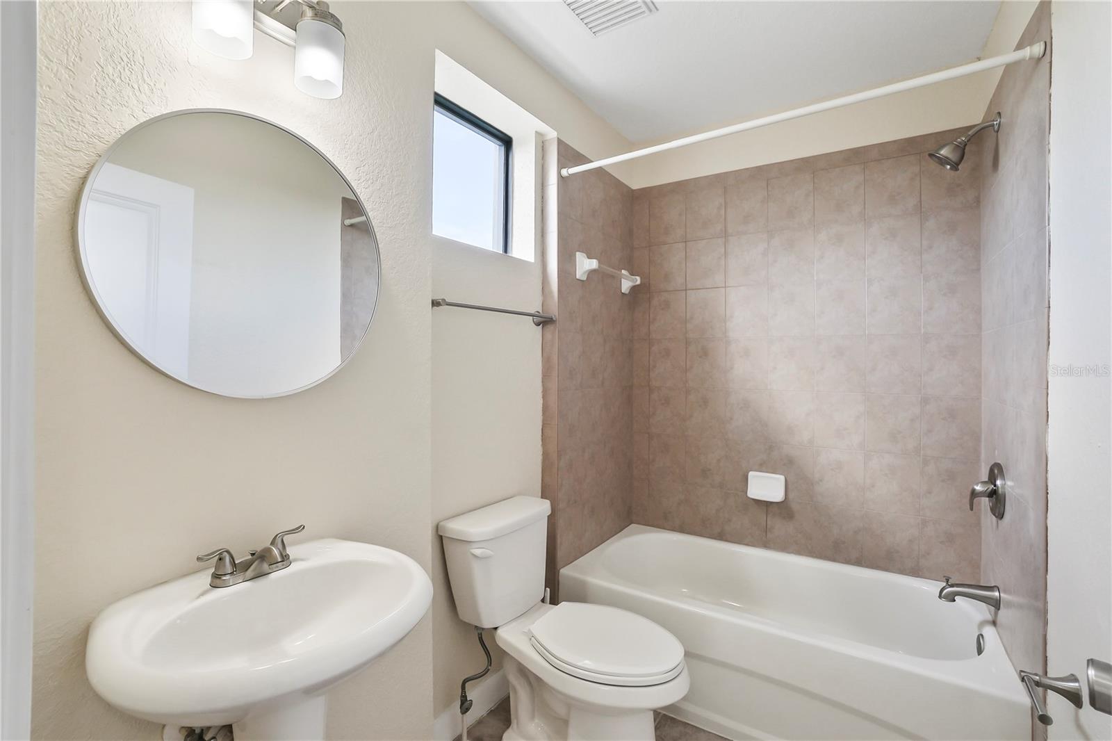 SWANN AVE TWNHMS - Residential Lease