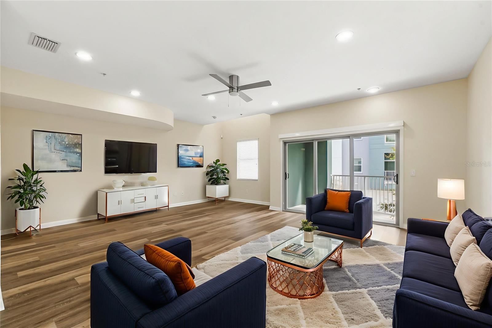 SWANN AVE TWNHMS - Residential Lease