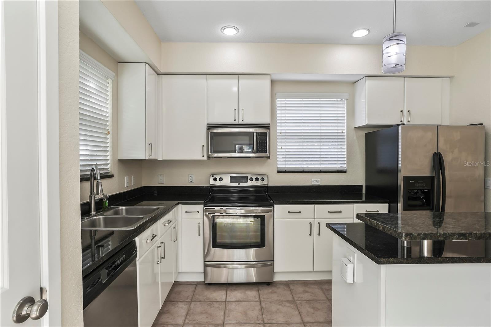 SWANN AVE TWNHMS - Residential Lease