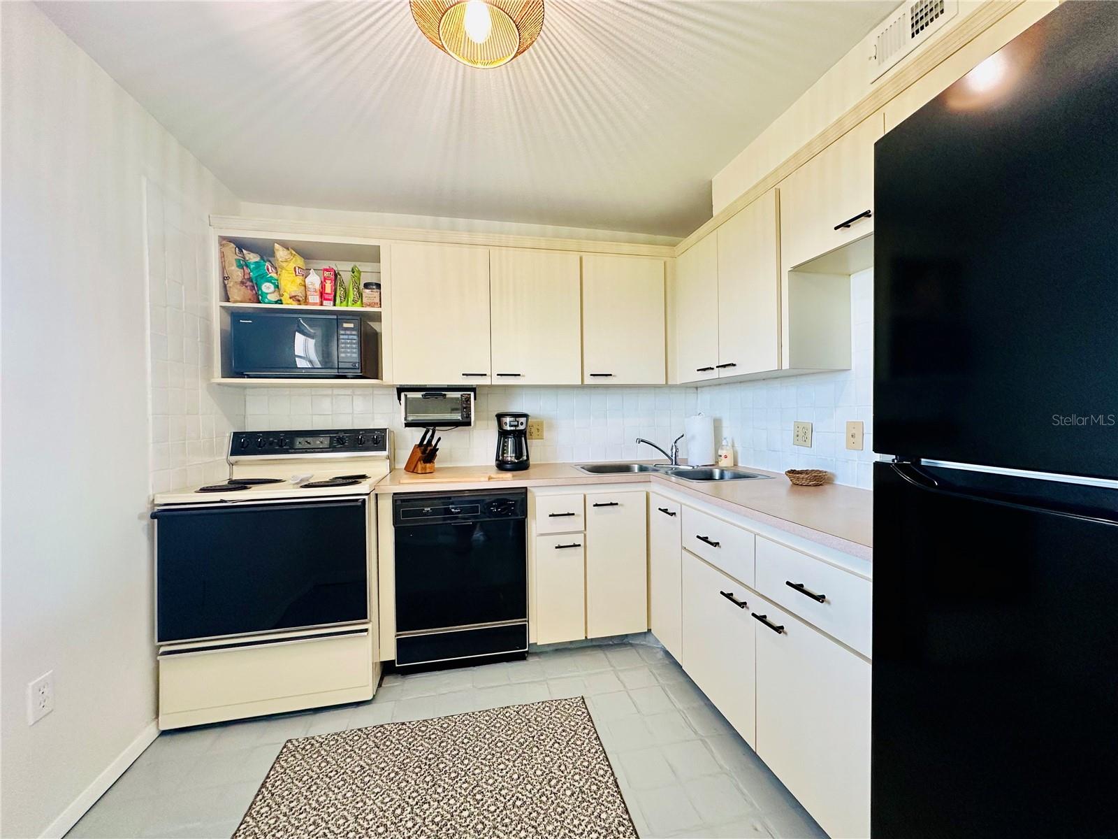 POINTE ON MIDNIGHT PASS - Residential Lease