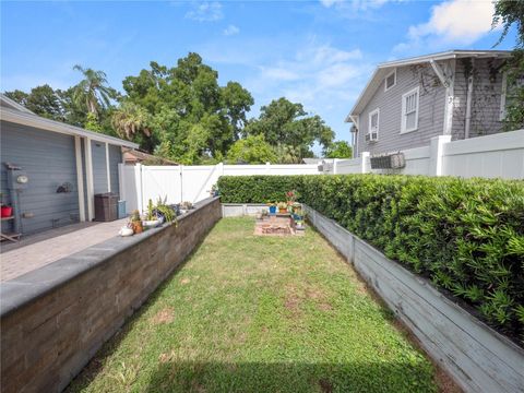 A home in LAKELAND